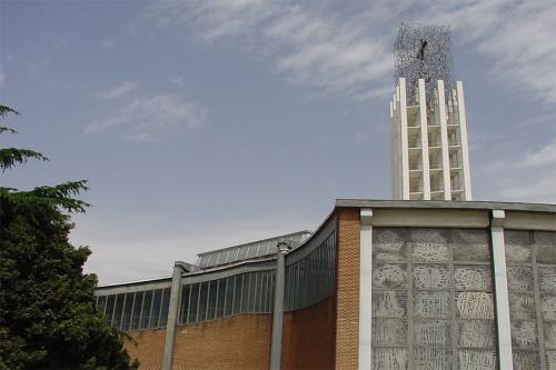 Fachada Iglesia con Vitral